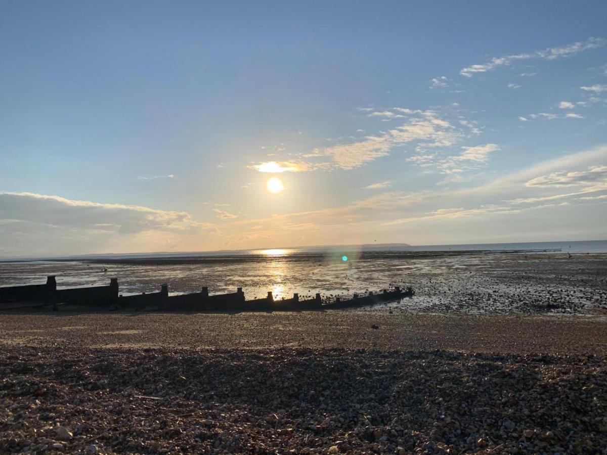 Beautiful Seaside Willow Hosted By Whitstable-holidays